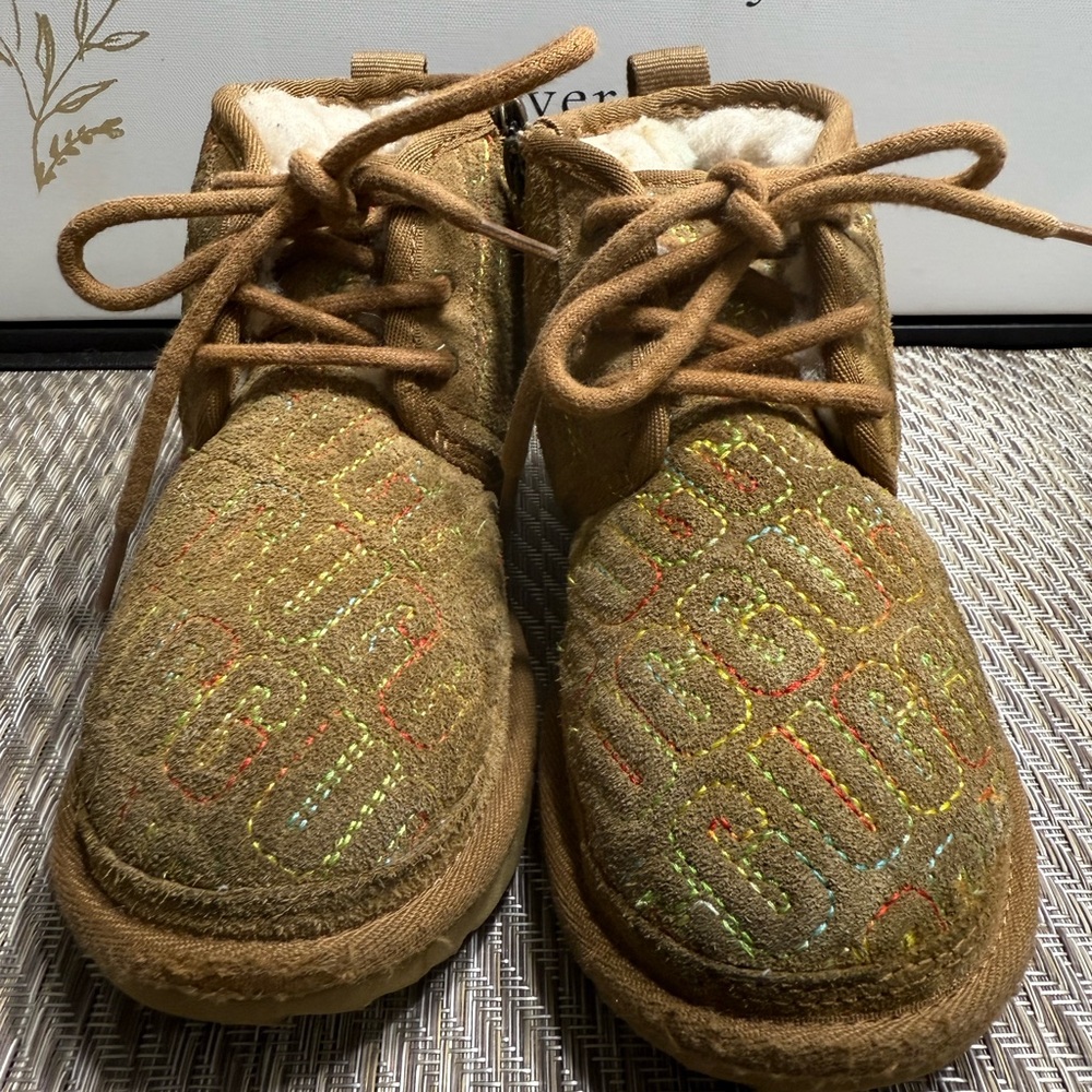 UGG Tan Kids Boots with Colorful Embroidery SZ 12 Box5